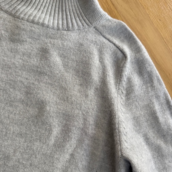 Banana Republic Sweater gray cropped sleeve & length ribbed split hem turtleneck - Picture 4 of 5